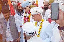 Royal Row On Streets Of Udaipur: New Maharana Denied Entry In Palace Royal Row On Streets Of Udaipur: New Maharana Denied Entry In Palace