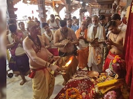 बाबा महाकाल की भव्य पालकी से गूंज उठा उज्जैन, भक्तों ने किया जबरदस्त स्वागत बाबा महाकाल की भव्य पालकी से गूंज उठा उज्जैन, भक्तों ने किया जबरदस्त स्वागत