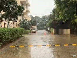 हवा प्रदूषण रोखण्यासाठी गुरुग्रामधील सोसायटीने पाडला कृत्रिम पाऊस, पाहा VIDEO हवा प्रदूषण रोखण्यासाठी गुरुग्रामधील सोसायटीने पाडला कृत्रिम पाऊस, पाहा VIDEO