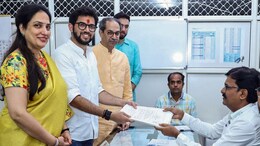 'उद्धव ठाकरे मुलाला जिंकवण्यासाठी आमचा बळी देत आहेत', पक्षातील बंडखोराची जोरदार टीका