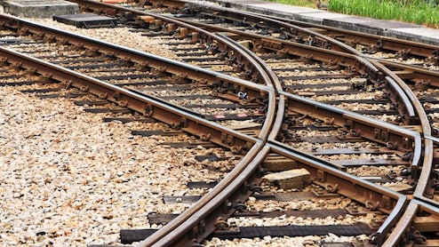 Indian Railway: पहली बार मिली दंतेवाड़ा जिले के इस इलाके में रेल लाइन की सौगात, सर्वे होते ही विरोध में उतरे लोग, जानें वजह