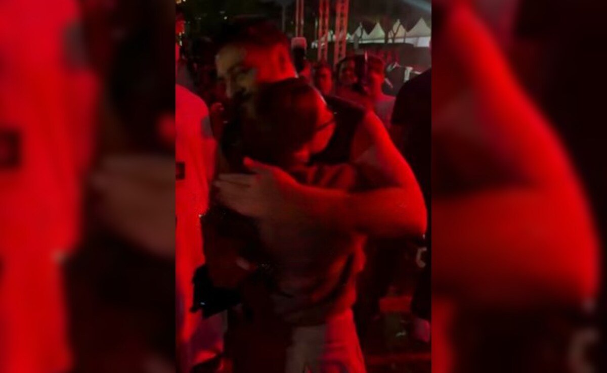 Watch: Hania Aamir Bows Down, Hugs Rumoured Boyfriend Badshah At Dubai Concert - "An Absolute Rockstar"