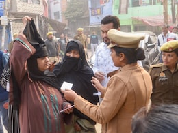 UP Polls: BJP Flags Burqa Voters, Samajwadi Party Says Cops Can't Check ID UP Polls: BJP Flags Burqa Voters, Samajwadi Party Says Cops Can't Check ID