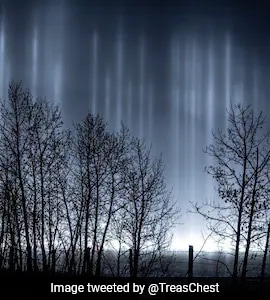 Mysterious 'Pillars Of Light' Illuminate the Sky In Canada's