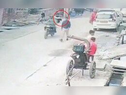 पैदल स्कूल जा रहे प्रिंसिपल की कनपटी में मारी गोली, सामने आया खौफनाक VIDEO पैदल स्कूल जा रहे प्रिंसिपल की कनपटी में मारी गोली, सामने आया खौफनाक VIDEO