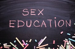 सुरक्षित यौन संबंध क्या है और क्यों जरूरी है? डॉक्टर से समझिए... सुरक्षित यौन संबंध क्या है और क्यों जरूरी है? डॉक्टर से समझिए...