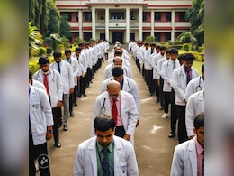 रैगिंग करने वाले MBBS के 5 छात्र निलंबित, उनके पैरेंट्स से भी ये करवाएगा रायपुर मेडिकल कॉलेज