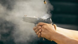 जमीन विवाद में चली गोली,14 साल की लड़की को लगी... इंदौर में लड़ रही 'लड़ाई'
