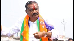 Prajakta Mali vs Suresh Dhas : सुरेश धस यांचा यू टर्न, टीकेनंतर 24 तासांमध्ये व्यक्त केली दिलगिरी