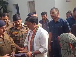 Tikamgarh News: महिला टीआई को पहले युवक ने जड़ा थप्पड़, अब  भाजपा नेता राहुल लोधी ने कर दी ये बड़ी मांग Tikamgarh News: महिला टीआई को पहले युवक ने जड़ा थप्पड़, अब  भाजपा नेता राहुल लोधी ने कर दी ये बड़ी मांग