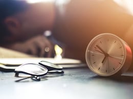 ऑफिस में ली नींद की झपकी, कंपनी ने नौकरी से निकाला, कर्मचारी ने किया केस, जीता तो मिले 40 लाख रुपये ऑफिस में ली नींद की झपकी, कंपनी ने नौकरी से निकाला, कर्मचारी ने किया केस, जीता तो मिले 40 लाख रुपये