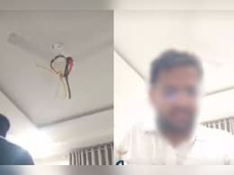 Rajasthan: फेसबुक पर लाइव आकर युवक करने जा रहा था सुसाइड, पुलिस होटल के कमरे का दरवाजा तोड़कर बचाई जान Rajasthan: फेसबुक पर लाइव आकर युवक करने जा रहा था सुसाइड, पुलिस होटल के कमरे का दरवाजा तोड़कर बचाई जान