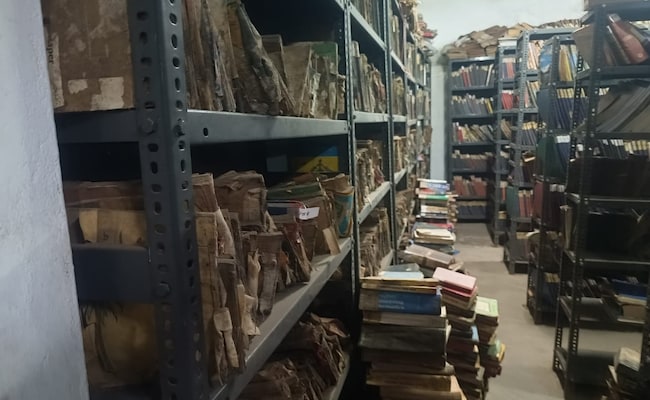 'Crying For Help': As Books Lose To Screens, A Bhopal Library Rots Away