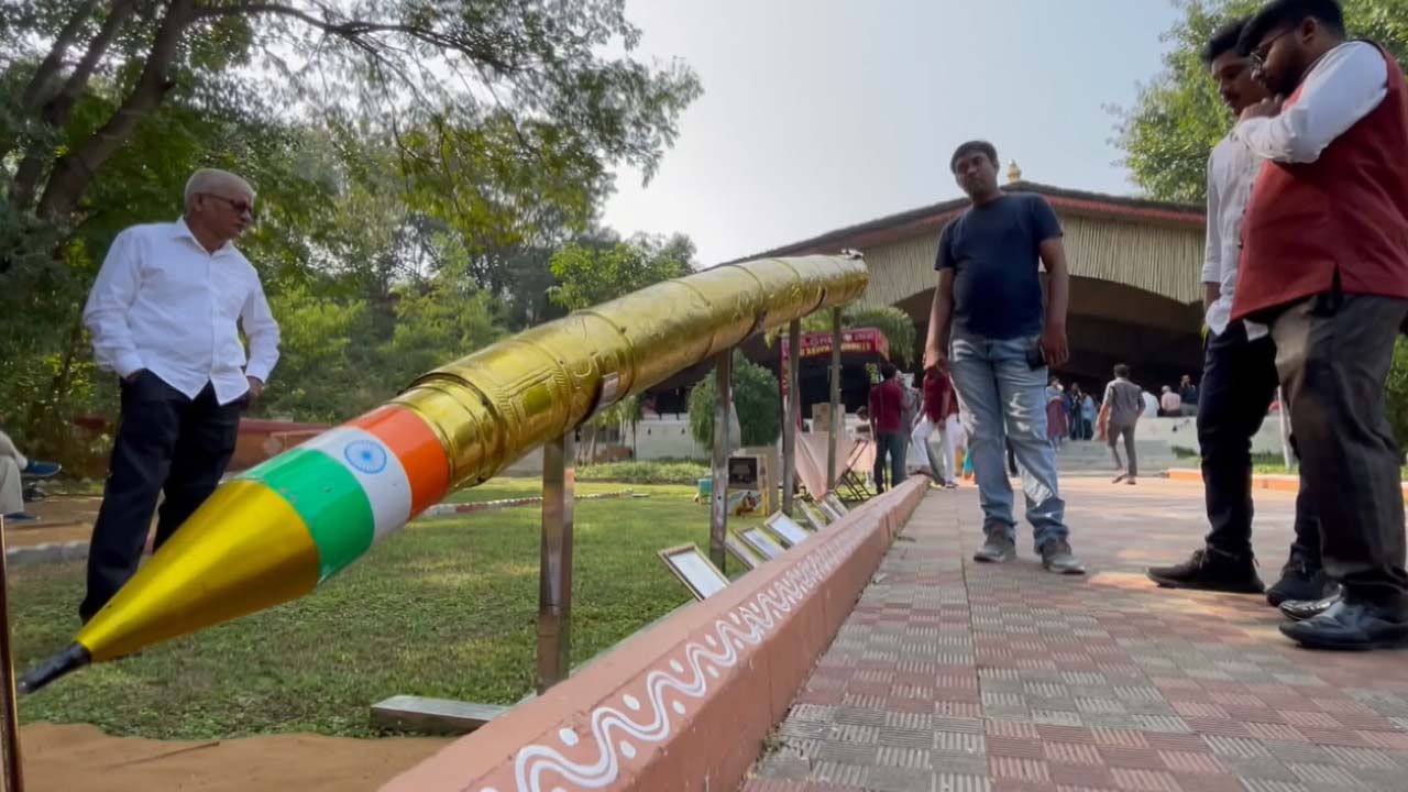 World's Largest Ballpoint Pen Showcased In Hyderabad