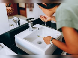 जीभ साफ करते हुए गलती से महिला ने निगल लिया 20 सेंटीमीटर का टूथब्रश, देख डॉक्टर भी रह गए शॉक्ड जीभ साफ करते हुए गलती से महिला ने निगल लिया 20 सेंटीमीटर का टूथब्रश, देख डॉक्टर भी रह गए शॉक्ड