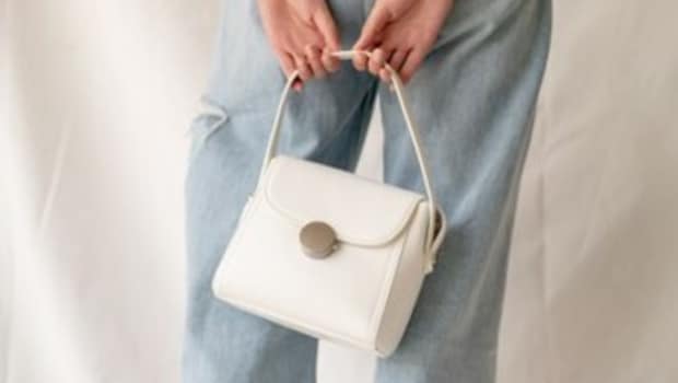 Top Deals On Women's Handbags From Myntra