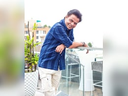 Crazy Viral: Rajpal Yadav Snatches Journalist's Phone On Being Asked About His Diwali Firecracker Comment. Watch Crazy Viral: Rajpal Yadav Snatches Journalist's Phone On Being Asked About His Diwali Firecracker Comment. Watch