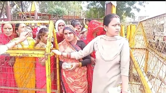 Bhai Dooj in Jail: ग्वालियर में जेल में बंद भाइयों को टीका करने उमड़ी बहनों  की भीड़, सरकार ने की ये खास व्यवस्था | Gwalior Central Jail Bhai Dooj Crowd  of sisters