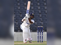 VIDEO: करीब 9 महीने बाद मिला था मौका, 23 गेंदों का किया सामना और '0' पर आउट हो गया युवा स्टार VIDEO: करीब 9 महीने बाद मिला था मौका, 23 गेंदों का किया सामना और '0' पर आउट हो गया युवा स्टार