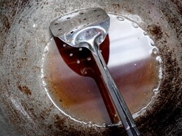 कुछ तलने के बाद बच गया है कुकिंग ऑयल तो इन 5 तरीकों से करें इस्तेमाल, फेंकने की नहीं पड़ेगी जरूरत कुछ तलने के बाद बच गया है कुकिंग ऑयल तो इन 5 तरीकों से करें इस्तेमाल, फेंकने की नहीं पड़ेगी जरूरत