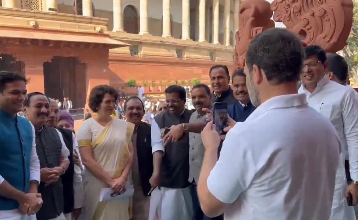 In Candid Moment, Brother Rahul Gandhi Clicks Priyanka Gandhi