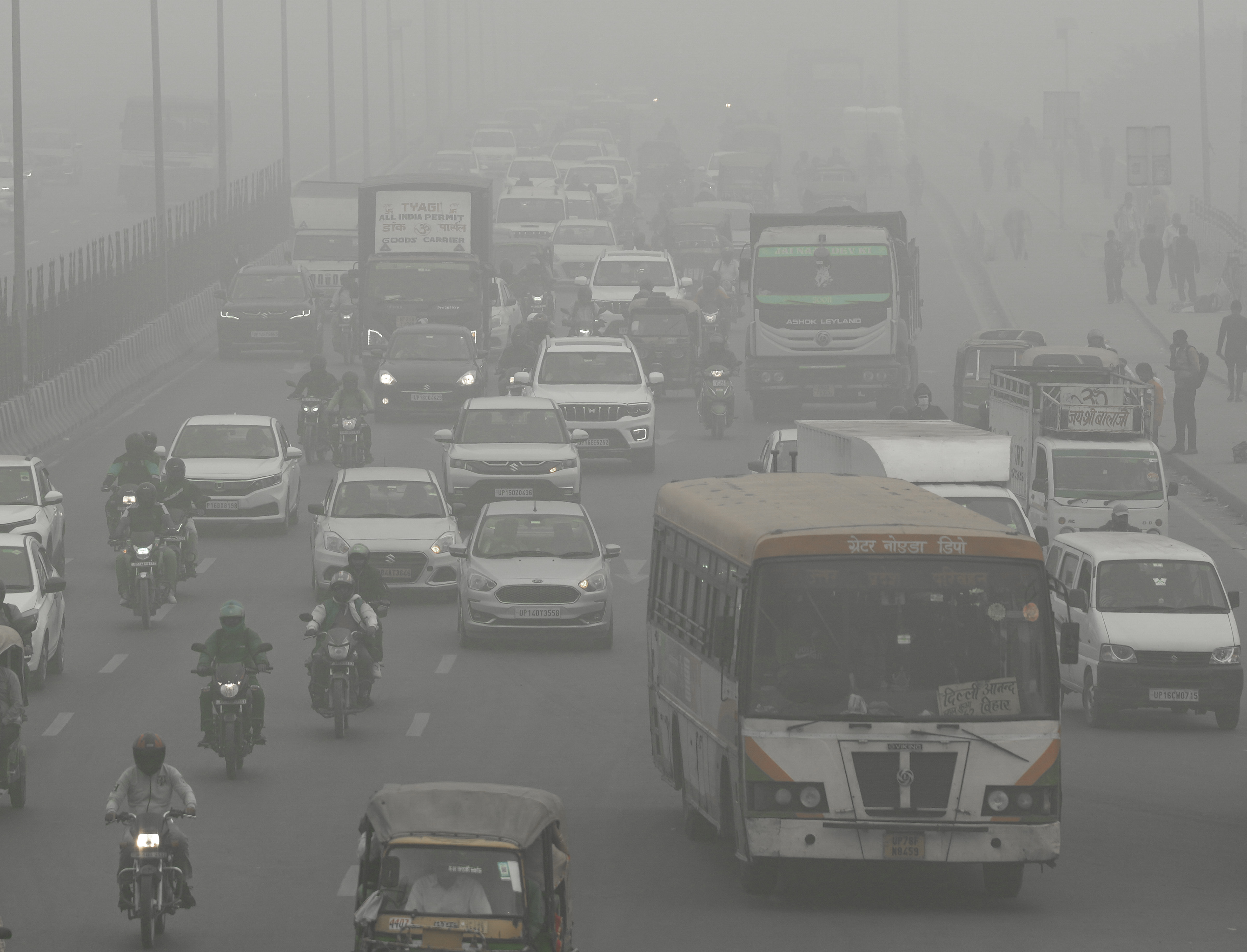 'केवल BS4 और नए वाहनों को छूट', SC ने पुराने वाहनों को लेकर अपने आदेश में किया संशोधन