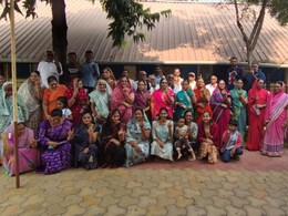 एक कुटुंब, 58 सदस्य अन् एकत्र मतदान; जळगावमधील 'या' फॅमिलीची जिल्ह्यात चर्चा एक कुटुंब, 58 सदस्य अन् एकत्र मतदान; जळगावमधील 'या' फॅमिलीची जिल्ह्यात चर्चा