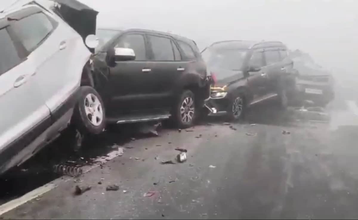 2 Bikers Dead, Dozens Injured As Dense Smog Leads To Massive Pile-Ups In UP 2 Bikers Dead, Dozens Injured As Dense Smog Leads To Massive Pile-Ups In UP