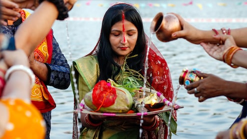 Chhath Puja 2025: छठ पूजा पर जरूर बनते हैं ये खास पकवान, इनके बिना अधूरी मानी जाती है पूजा