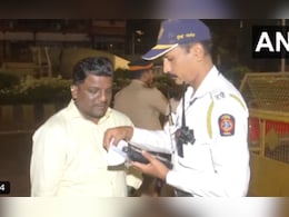 नए साल की छुट्टियों के चलते मुंबई-गोवा हाईवे पर लगा लंबा जाम, मुंबई में भी सुरक्षा के कड़े इंतजाम नए साल की छुट्टियों के चलते मुंबई-गोवा हाईवे पर लगा लंबा जाम, मुंबई में भी सुरक्षा के कड़े इंतजाम