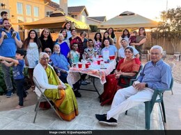 अमेरिका के नवनिर्वाचित उपराष्ट्रपति जेडी वेंस की पत्नी उषा की इंडियन फैमिली के साथ तस्वीर वायरल, लोग कर रहे तारीफ अमेरिका के नवनिर्वाचित उपराष्ट्रपति जेडी वेंस की पत्नी उषा की इंडियन फैमिली के साथ तस्वीर वायरल, लोग कर रहे तारीफ