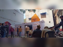मुरादाबाद में मिला 44 सालों से बंद गौरी शंकर मंदिर, गर्भगृह की खुदाई में निकला शिवलिंग मुरादाबाद में मिला 44 सालों से बंद गौरी शंकर मंदिर, गर्भगृह की खुदाई में निकला शिवलिंग