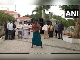 BJP Annamalai: पाठीवर चाबकाचे फटके मारत घेतली मोठी शपथ, राजकारणातली नवी स्टाईल BJP Annamalai: पाठीवर चाबकाचे फटके मारत घेतली मोठी शपथ, राजकारणातली नवी स्टाईल