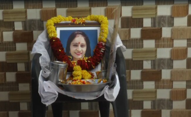 અતુલ સુભાષની જેમ બનાસકાંઠા માં પણ વીડિયો રેકોર્ડ કરી મહિલાએ કહ્યું દુનિયાને અલવિદા 2 Radha Thakor: Stay Happy, Get Married: Gujarat Woman's Message To Lover  Before Suicide