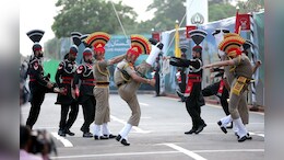 India Pakistan Conflict: भारत-पाकिस्तान तनाव के बाद बीटिंग रिट्रीट की शुरुआत, इन बॉर्डर पर होता है आयोजन
