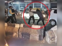 कैब ड्राइवर ने नहीं दी साइड, तो दबंगों ने बीच सड़क पर बुरी तरह पीटा, तमाशा देखती रही भीड़