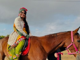 Dholi Meena Video: यूरोप के गांवों में राजस्थान की इस बहू का है जलवा, हरी लुगड़ी पहन कर घोडे़ की सवारी Dholi Meena Video: यूरोप के गांवों में राजस्थान की इस बहू का है जलवा, हरी लुगड़ी पहन कर घोडे़ की सवारी