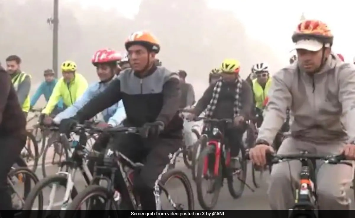 Sports Minister Mansukh Mandaviya Flags Off 'Fit India' Cycling Movement In Delhi