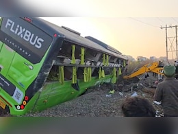 Road Accident : इंदौर-कोटा हाईवे पर स्लीपर बस पलटी, करीब 22 यात्री घायल, हादसे के बाद मची चीख-पुकार Road Accident : इंदौर-कोटा हाईवे पर स्लीपर बस पलटी, करीब 22 यात्री घायल, हादसे के बाद मची चीख-पुकार