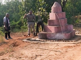 Gadchiroli News: नक्षलवाद्यांविरोधात धडक कारवाई! पोलिसांकडून माओवाद्याचे स्मारक उध्वस्त