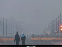 Delhi's Air Quality Remains 'Poor', Thin Layer Of Smog Limits Visibility Delhi's Air Quality Remains 'Poor', Thin Layer Of Smog Limits Visibility