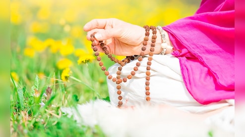 'ॐ नमो भगवते वासुदेवाय नम:' मंत्राचा रोज सकाळी 24 मिनिटे करा जप, जीवनात होतील 5 मोठे बदल