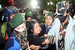 Police Lathi Charge, Use Water Cannons On Students Demanding Bihar Public Service Re-Exam Police Lathi Charge, Use Water Cannons On Students Demanding Bihar Public Service Re-Exam