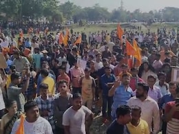 बांग्‍लादेश में निशाने पर हिंदू... इस्‍कॉन के 63 पुजारियों को बांग्‍लादेश ने भारत आने से रोका