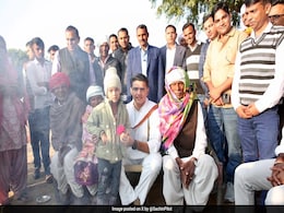 Sachin Pilot Stays At Farmer's House In Tonk, Discusses Their Concerns Sachin Pilot Stays At Farmer's House In Tonk, Discusses Their Concerns