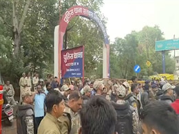 Dewas: पुलिस हिरासत में मौत, सियासत हुई गर्म, थाने के सामने धरने पर बैठे कांग्रेस नेता, जानिए क्या है मामला? Dewas: पुलिस हिरासत में मौत, सियासत हुई गर्म, थाने के सामने धरने पर बैठे कांग्रेस नेता, जानिए क्या है मामला?