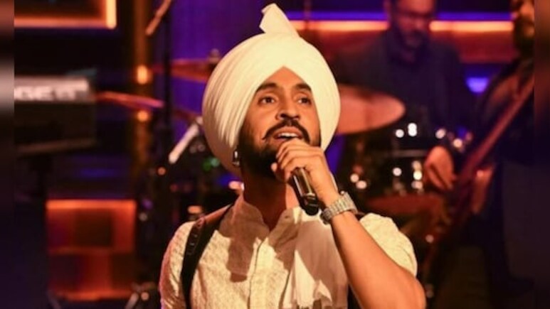 Bollywood News: दिलजीत दोसांझ ने मनमोहन सिंह को दी श्रद्धांजलि, यादगार बनाया आखिरी शो