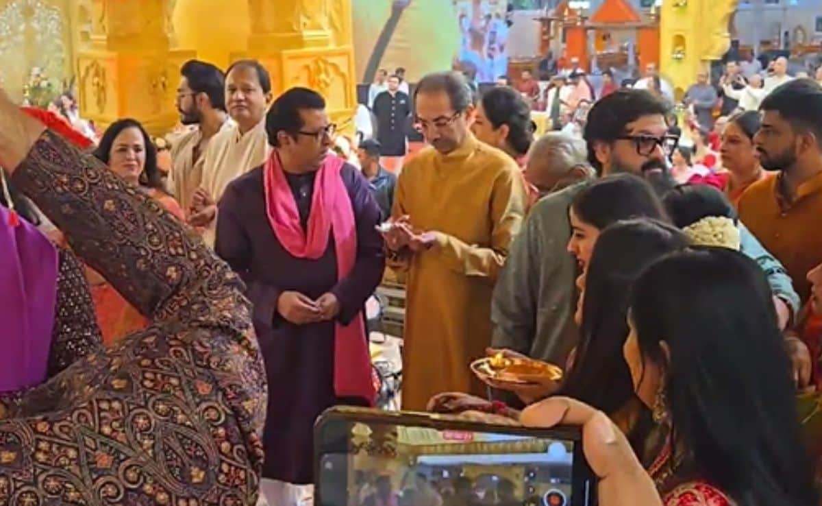 Mumbai Защитавайки силно единството между отчуждените братя Uddhav Thackeray и