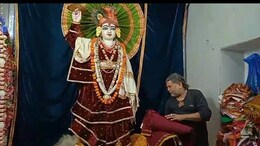 ग्वालियर में गलन भरी ठंड ! मंदिरों में भगवान जी ने पहनें&nbsp;ऊनी कपड़े, हीटर भी लगे