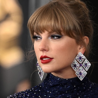 Taylor Swift Turns Baker For A Night, Gifts Friends Homemade Sourdough In LA